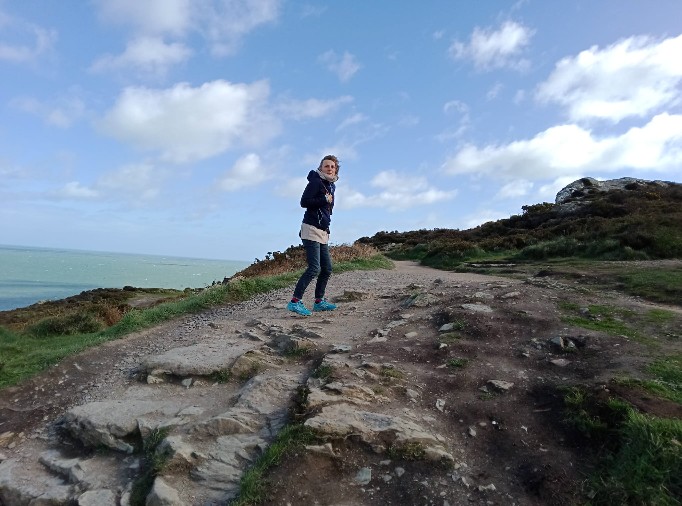 Klippen von Howth, blauer Himmel, Dublin